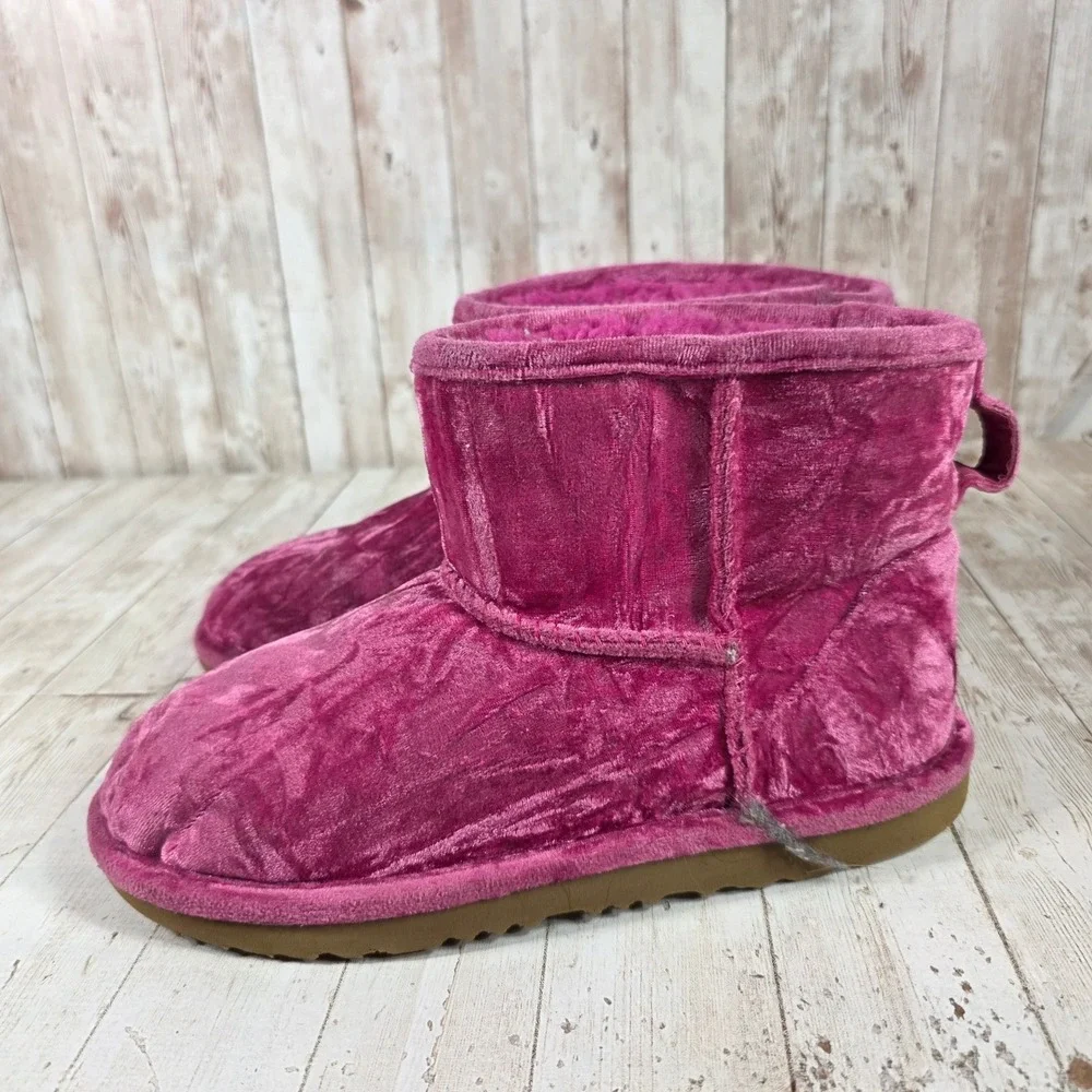 UGG Classic Mini Crushed Velvet Magenta Pink‎ Ankle Boots 1142070K Womens 6